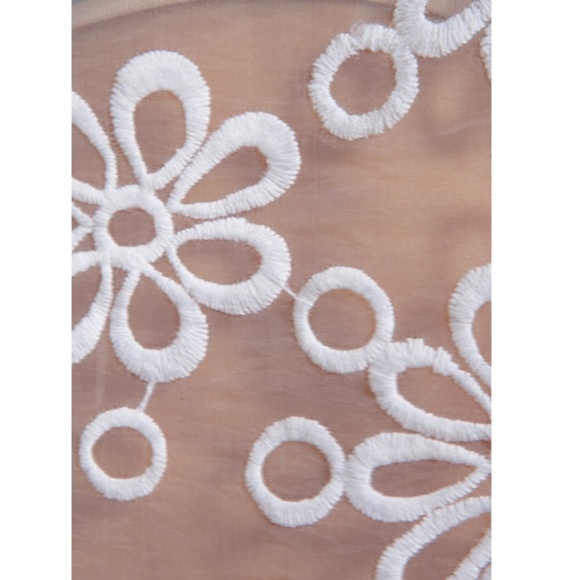 BB Dakota Organza Flower Embroidered Cropped Top - Picture 10 of 10